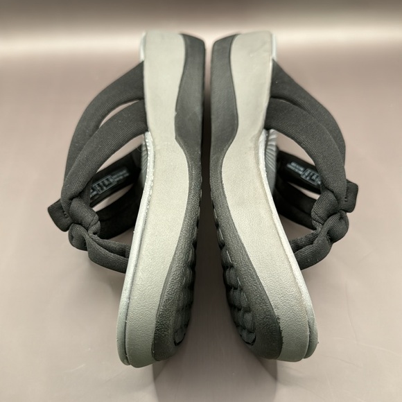 CLARKS™️ 'CLOUDSTEPPER ARLA KAYLIE' Women's Size 7M Black Flatform Flip-Flops - Picture 6 of 8